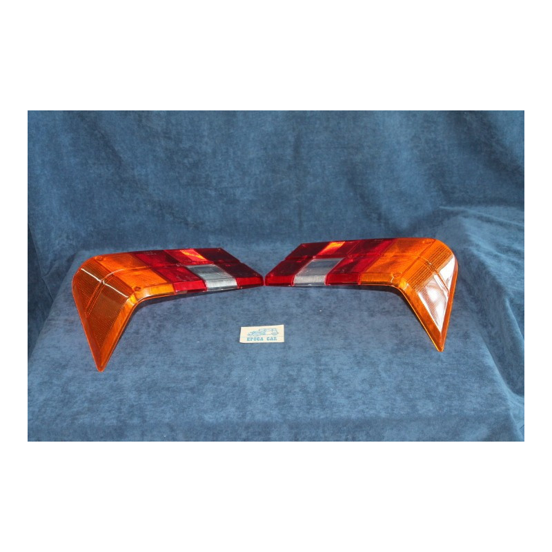 NUOVA RITMO   COPPIA PLASTICHE PER FANALINI POST.   ARIC