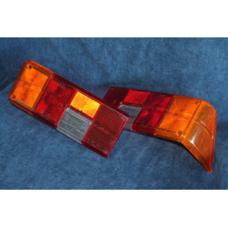 NUOVA RITMO   COPPIA PLASTICHE PER FANALINI POST.   ARIC