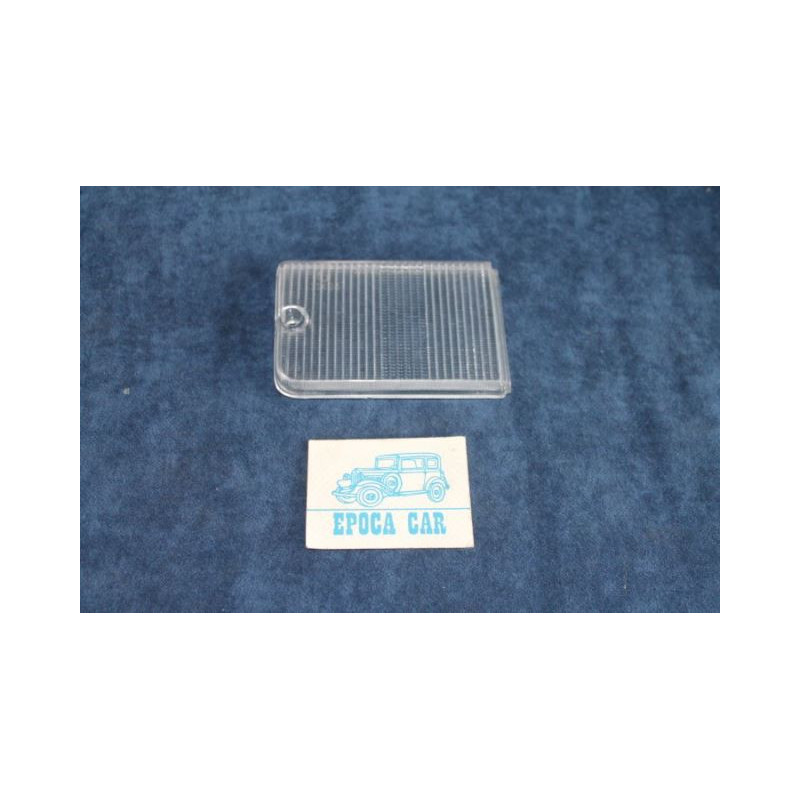 132 2°S.   PLASTICA BIANCA PER FANALINO POST. DX   ARIC