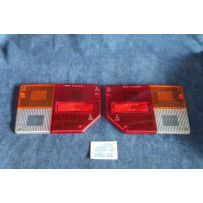 128 U.T.  COPPIA PLASTICHE PER FANALINI POST.   ARIC