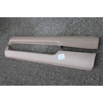 127 COUPLE UNDER DOOR SILL