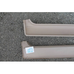 127 COUPLE UNDER DOOR SILL