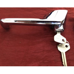 MANIGLIE CON CHIAVE  ESTERNE PRIMA SERIE COPPIA NUOVE DI MAGAZZINO CON LIEVI DIFETTI DI CROMATURA 