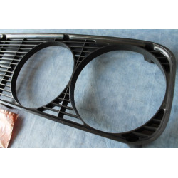 ALFA 2000 BN COMPLETE FRONT GRILL NOS 