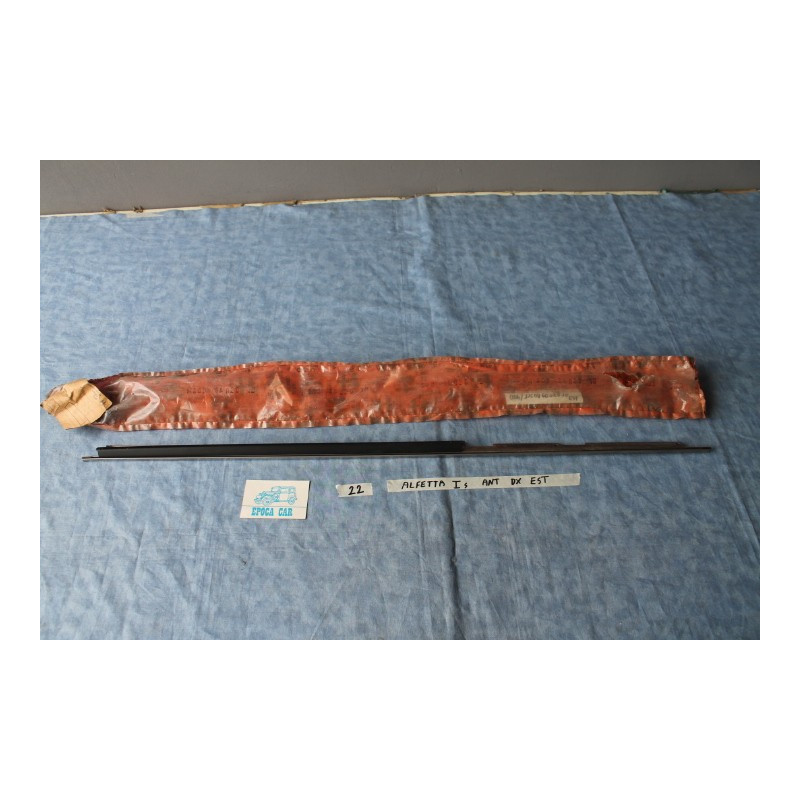 1.6 - 1.8 PROFILO RASCHIAVETRO ANTERIORE DX ESTERNO AR 116086002010