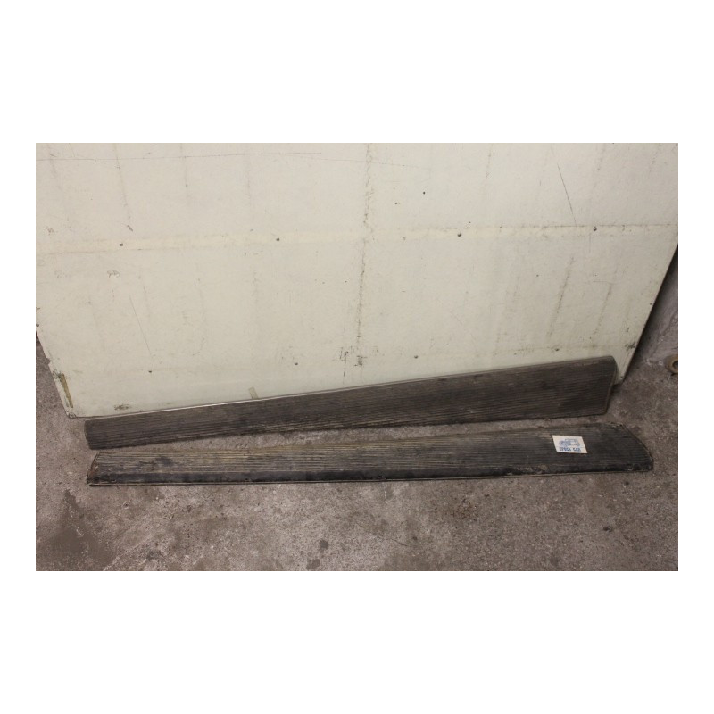 MAGGIOLINO (?) COPPIA PEDANE USATE  