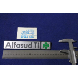 SCRITTA "ALFASUD TI" (+ QUADRIFOGLIO) METALLO OPACO