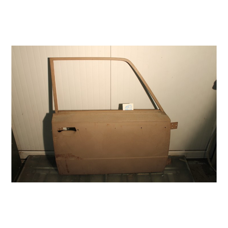 125 1°S  RIGHT FRONT DOOR