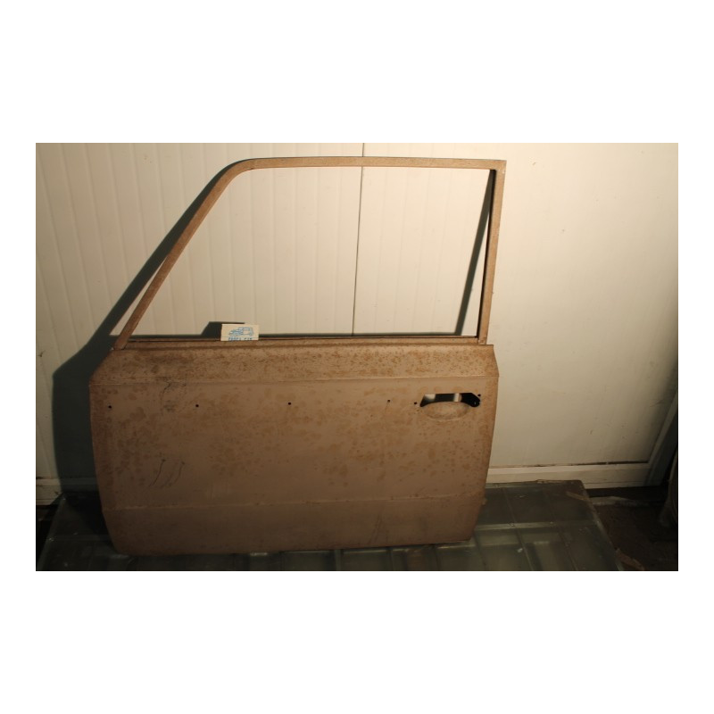 124  FRONT LEFT DOOR
