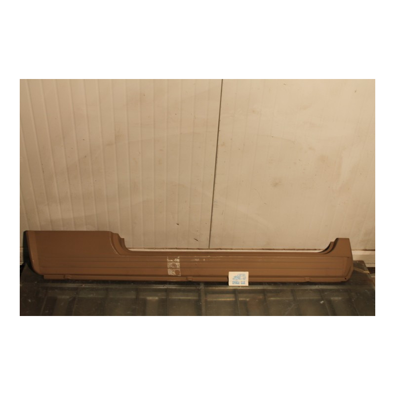 A 112 1°S  RIGHT DOOR-SILL (LONG TYPE WITHOUT HOLES )