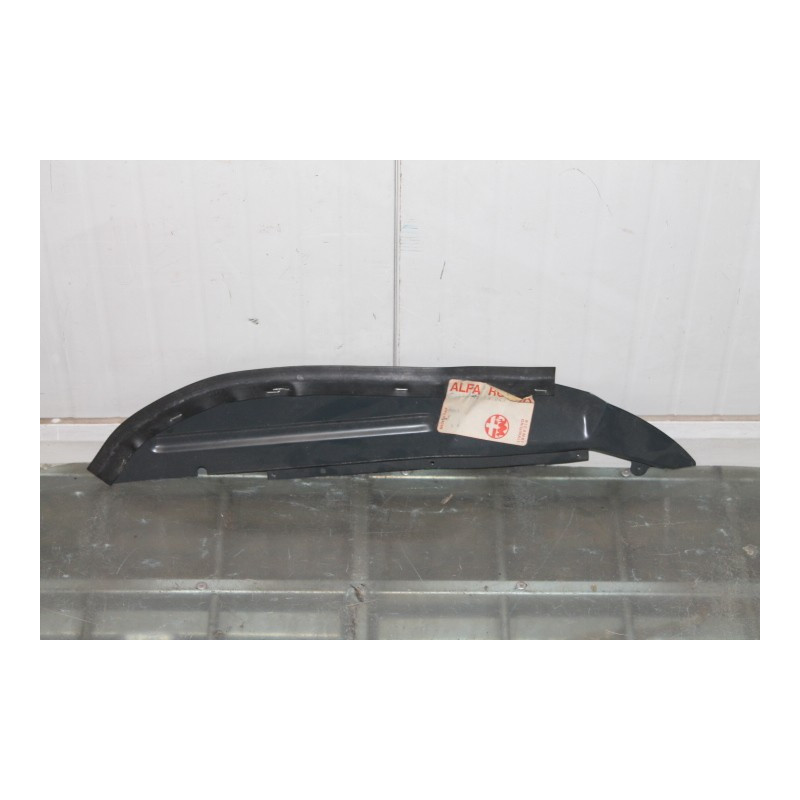 ALFETTA (GT ?)  CHIUSURA ANTERIORE DX LATO POSTERIORE  116105304300