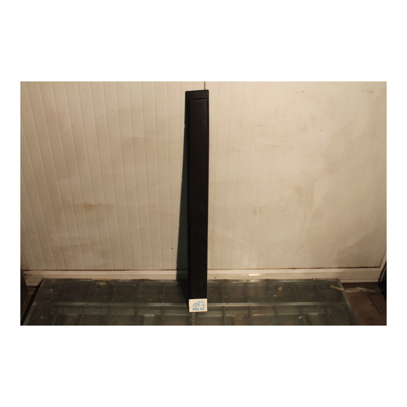 A 112  (?)  LEFT DOOR PLASTIC MOLDING