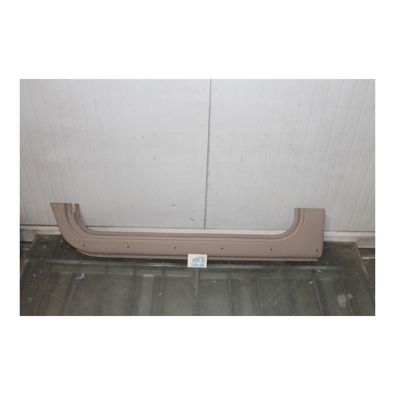600 E  LEFT DOOR-SILL