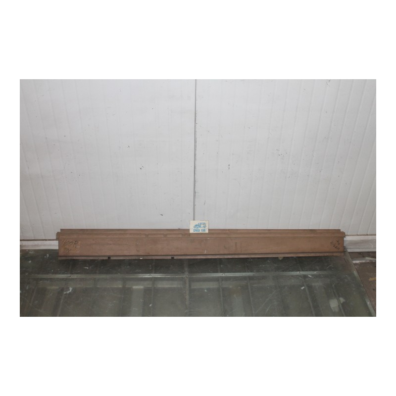 1100 R   RIGHT DOOR-SILL
