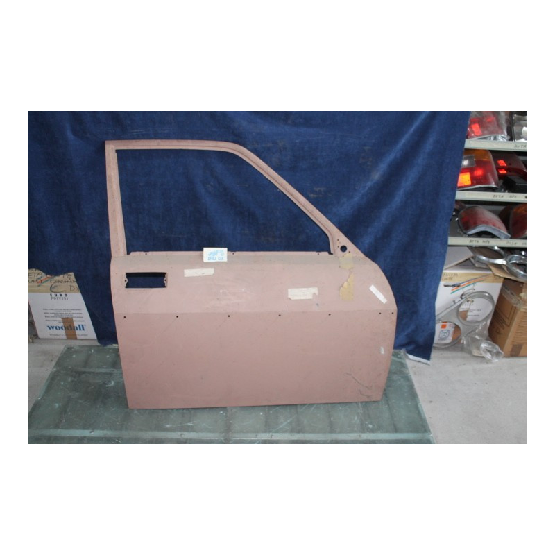 BETA  ( ? )    FRONT RIGHT DOOR  SKIN ONLY   82359001