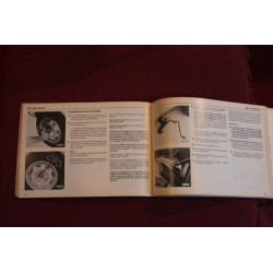 AUDI 80      USE AND SERVICE BOOK (1980) IN ITALIAN  cover with little defect.