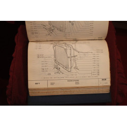 697 T       CATALOGO PARTI DI RICAMBIO (2° EDITION 1973) buono stato